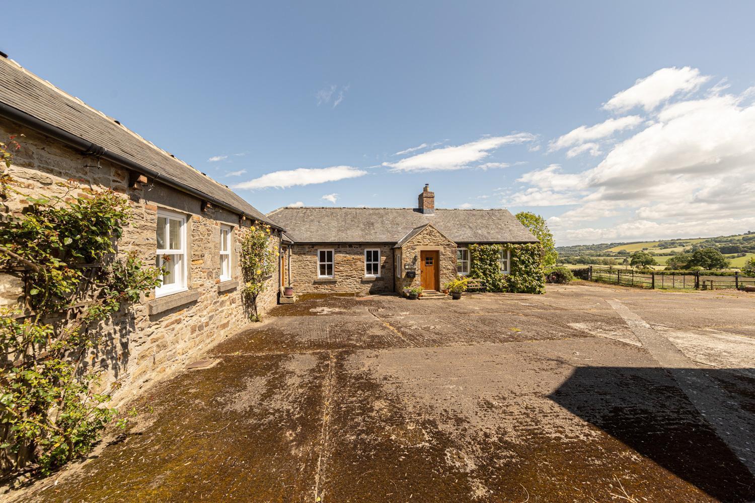 Holiday home Swallows' Barn